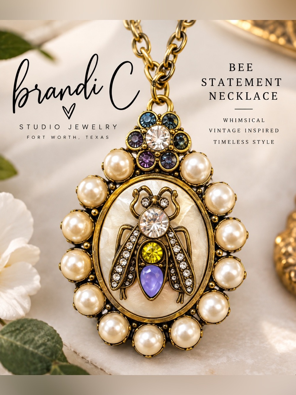 Bee 🐝 classic pendant necklace!!